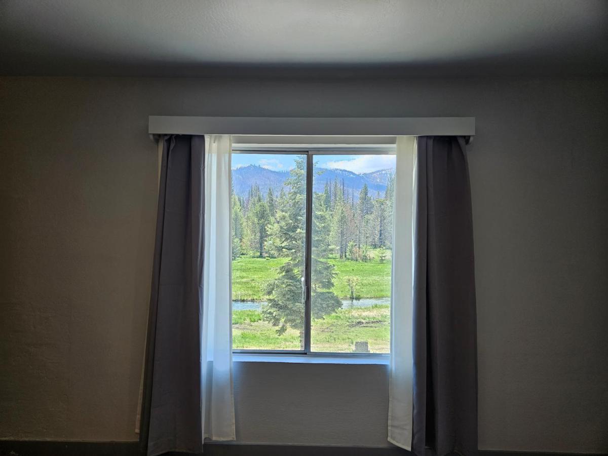 The Black Forest Lodge Red Bluff Eksteriør bilde